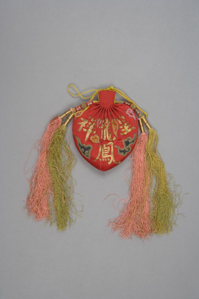 图片[2]-Red satin flat gold lock thread embroidery dragon and phoenix auspicious work plan-China Archive